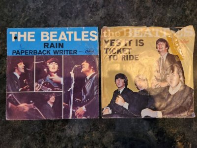 Beatles_45s.jpg
